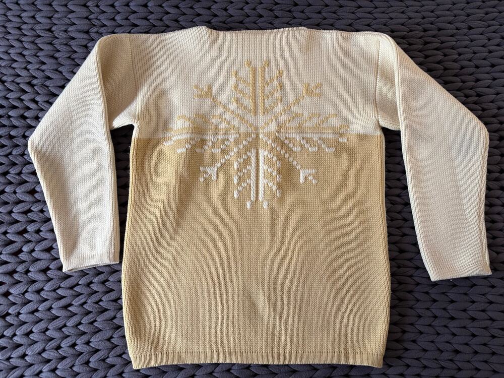 Vintage 80s Snowflake Two-Tone Knit Sweater Boat Neck Cream Tan Nordic Retro m